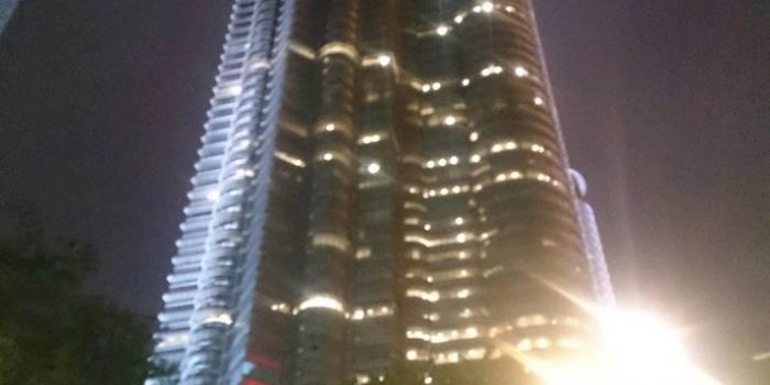 Jam 12 ke atas, Lampu Menara Kembar Petronas Dipadamkan