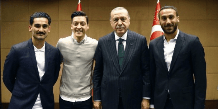 Mesut Ozil berfoto dengan Recep Tayyip Erdogan
