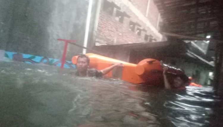 Banjir 1,5 Meter Terjadi di Solo, Ratusan Rumah Terendam