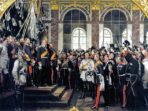 Otto Von Bismarck (tengah baju putih) pada pelantikan kaisar Wilhelm I sebagai Kaisar Jerman Di Istana Versailes 1885