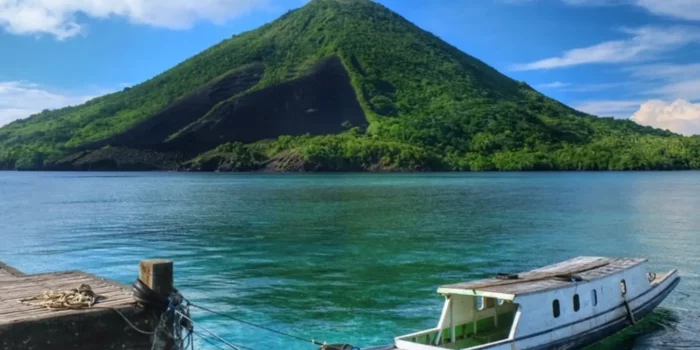 Mengenal Pulau Banda Neira: Surga Tersembunyi di Tengah Lautan