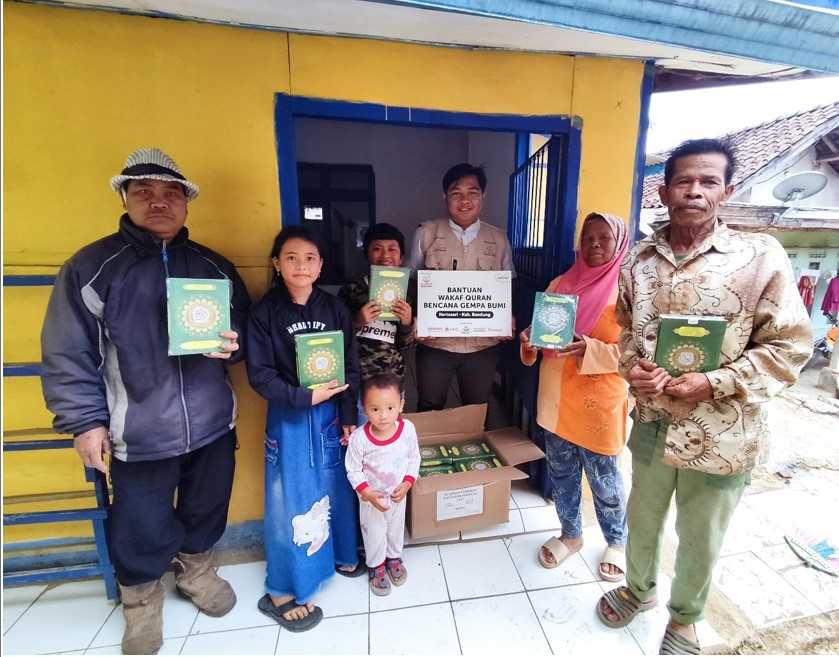 LAZISWAF AL Hilal Distribusikan Bantuan Waqaf Quran Untuk Korban Gempa Bandung